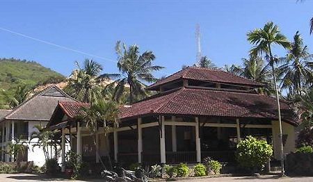 Kuta Indah Hotel Esterno foto
