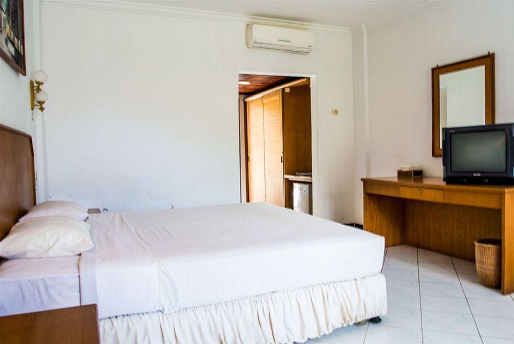 Kuta Indah Hotel Esterno foto