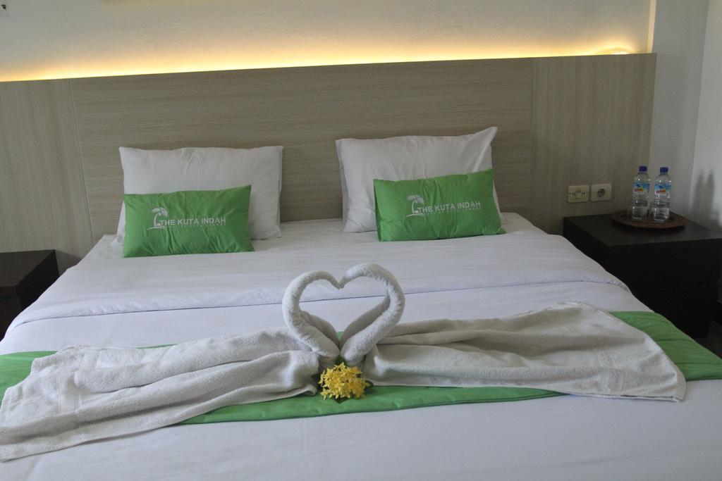 Kuta Indah Hotel Esterno foto