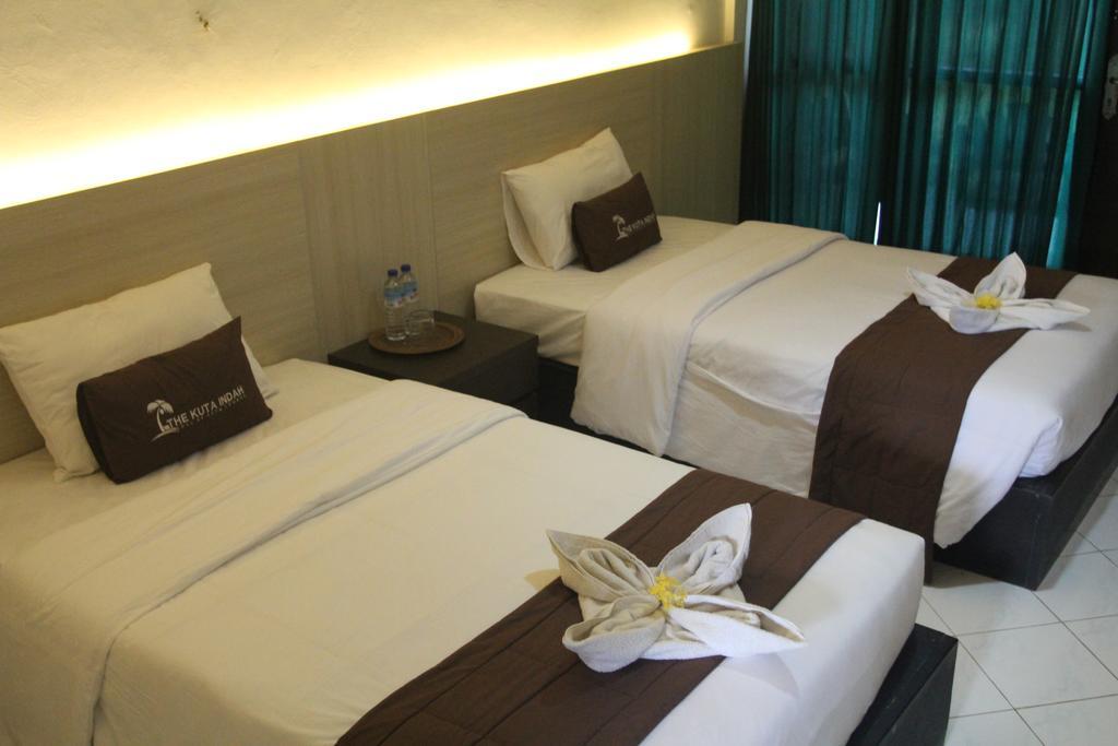 Kuta Indah Hotel Esterno foto