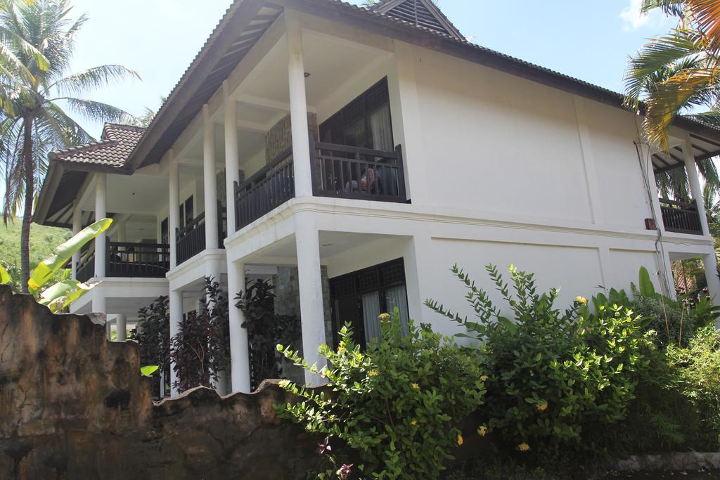 Kuta Indah Hotel Esterno foto