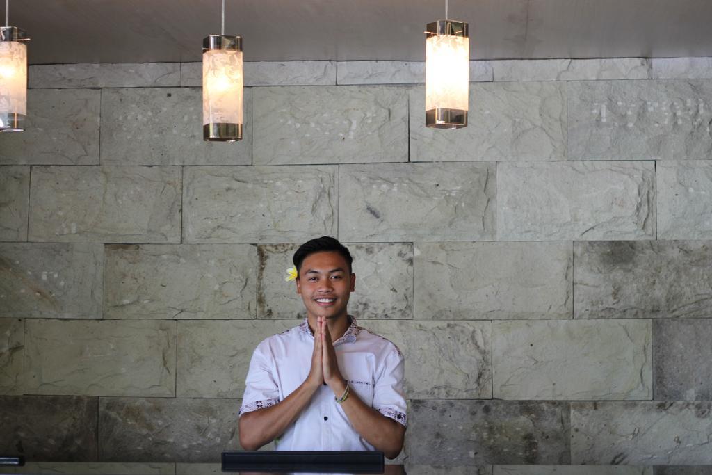 Kuta Indah Hotel Esterno foto