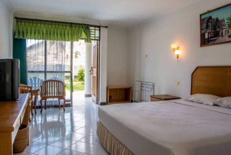 Kuta Indah Hotel Esterno foto
