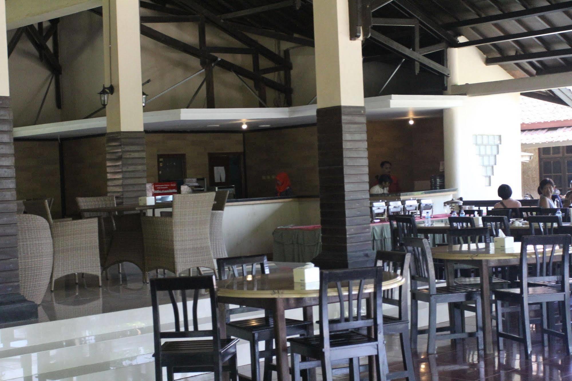 Kuta Indah Hotel Esterno foto