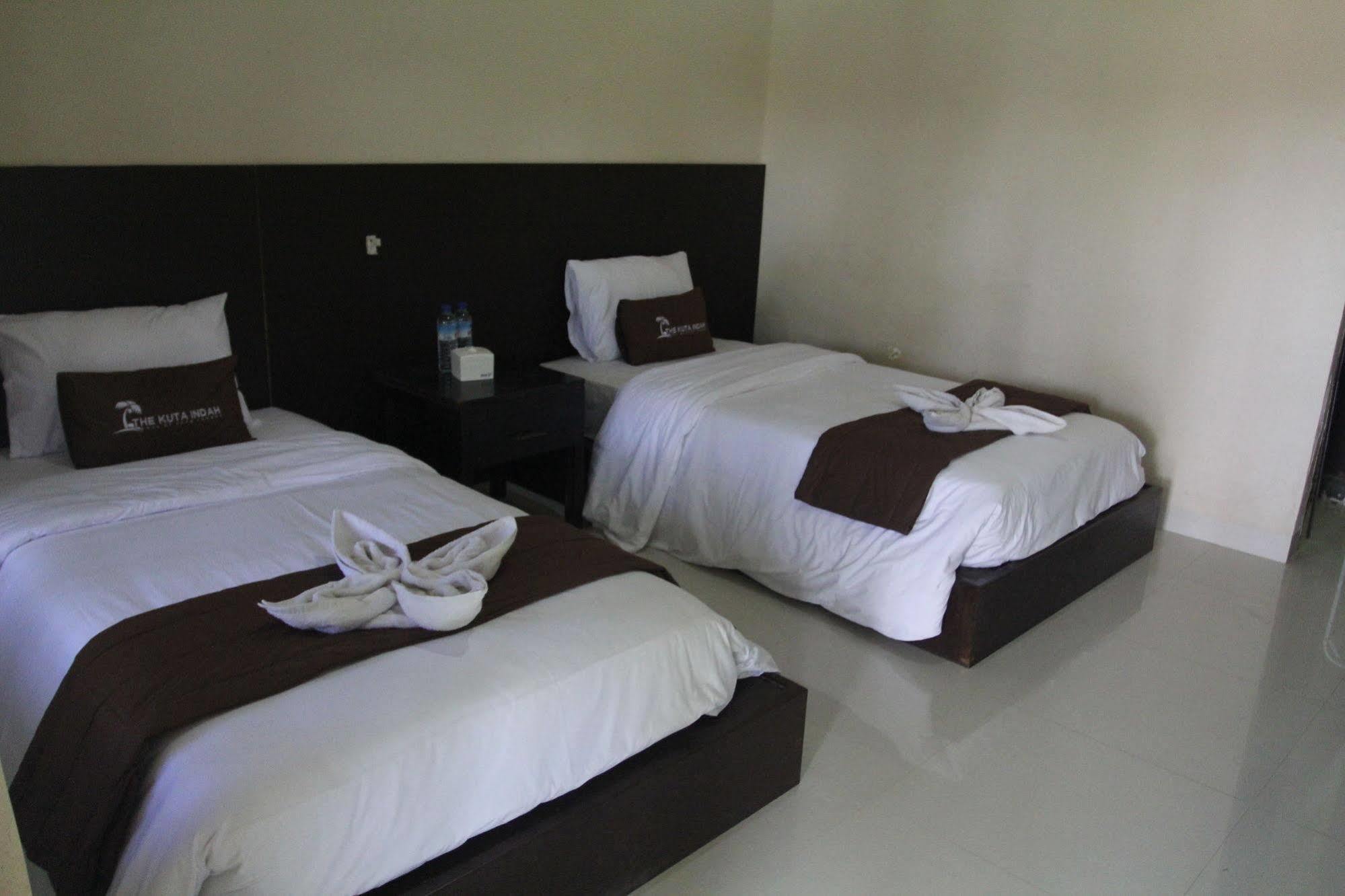 Kuta Indah Hotel Esterno foto