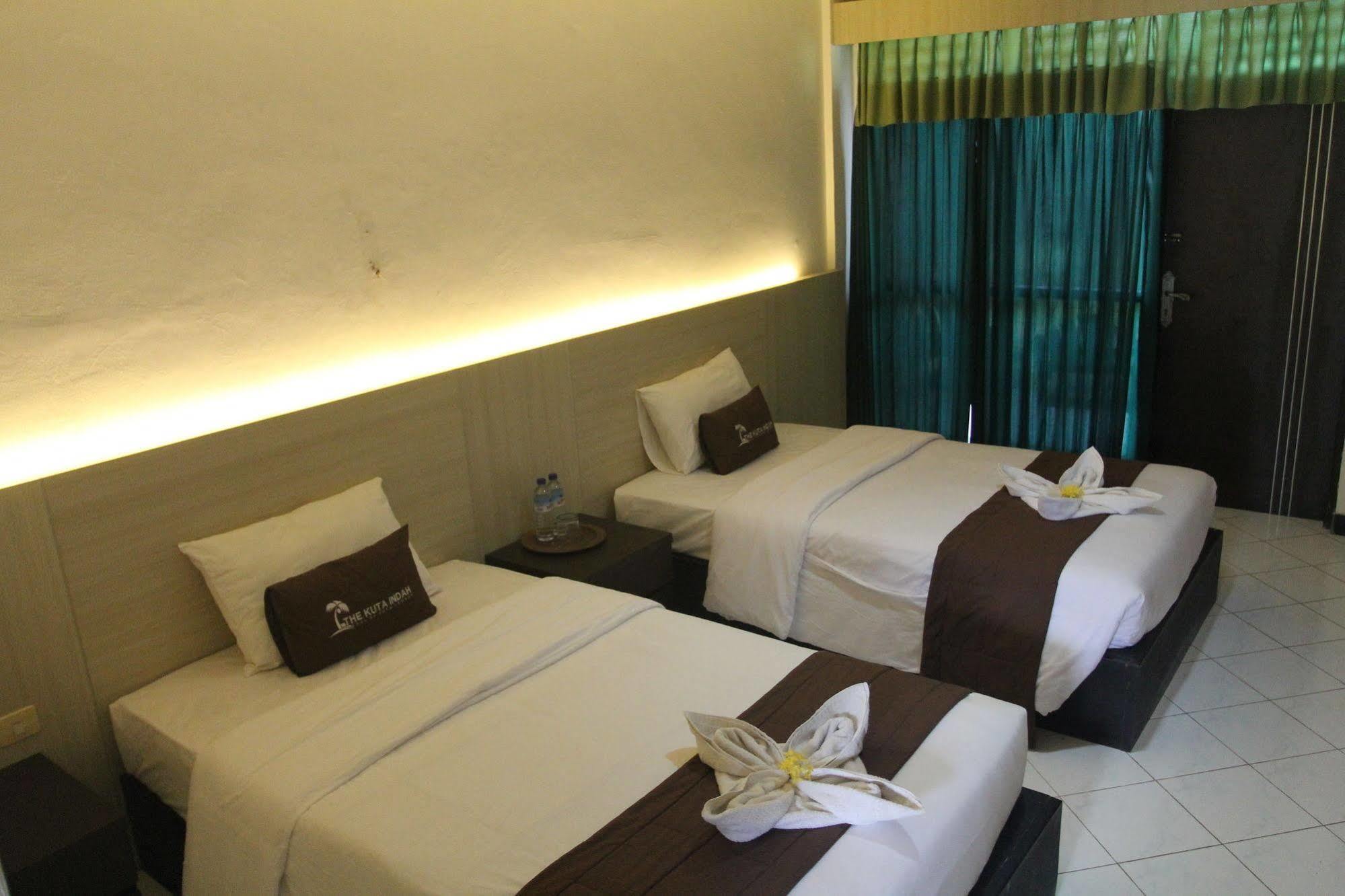 Kuta Indah Hotel Esterno foto