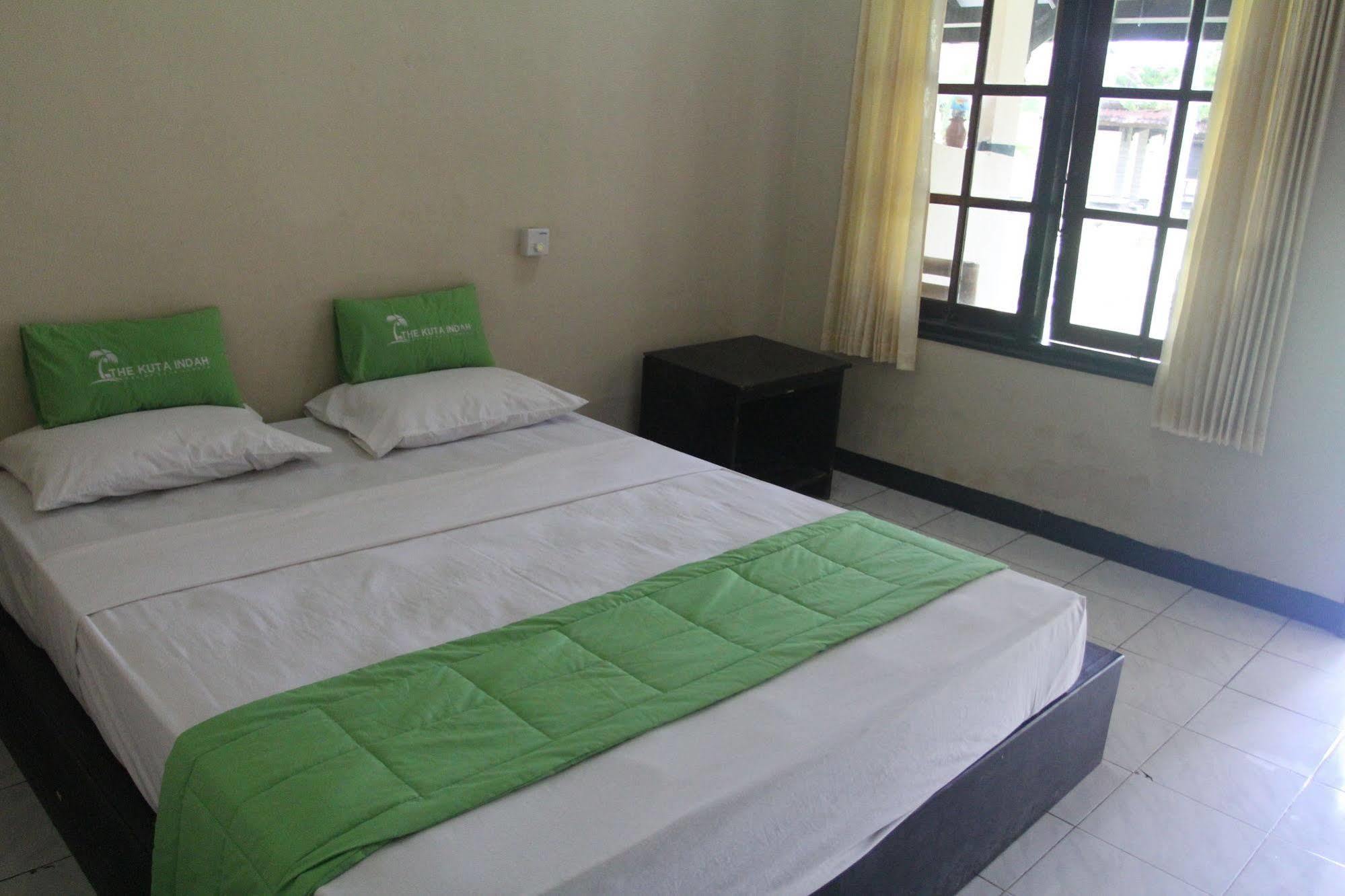 Kuta Indah Hotel Esterno foto