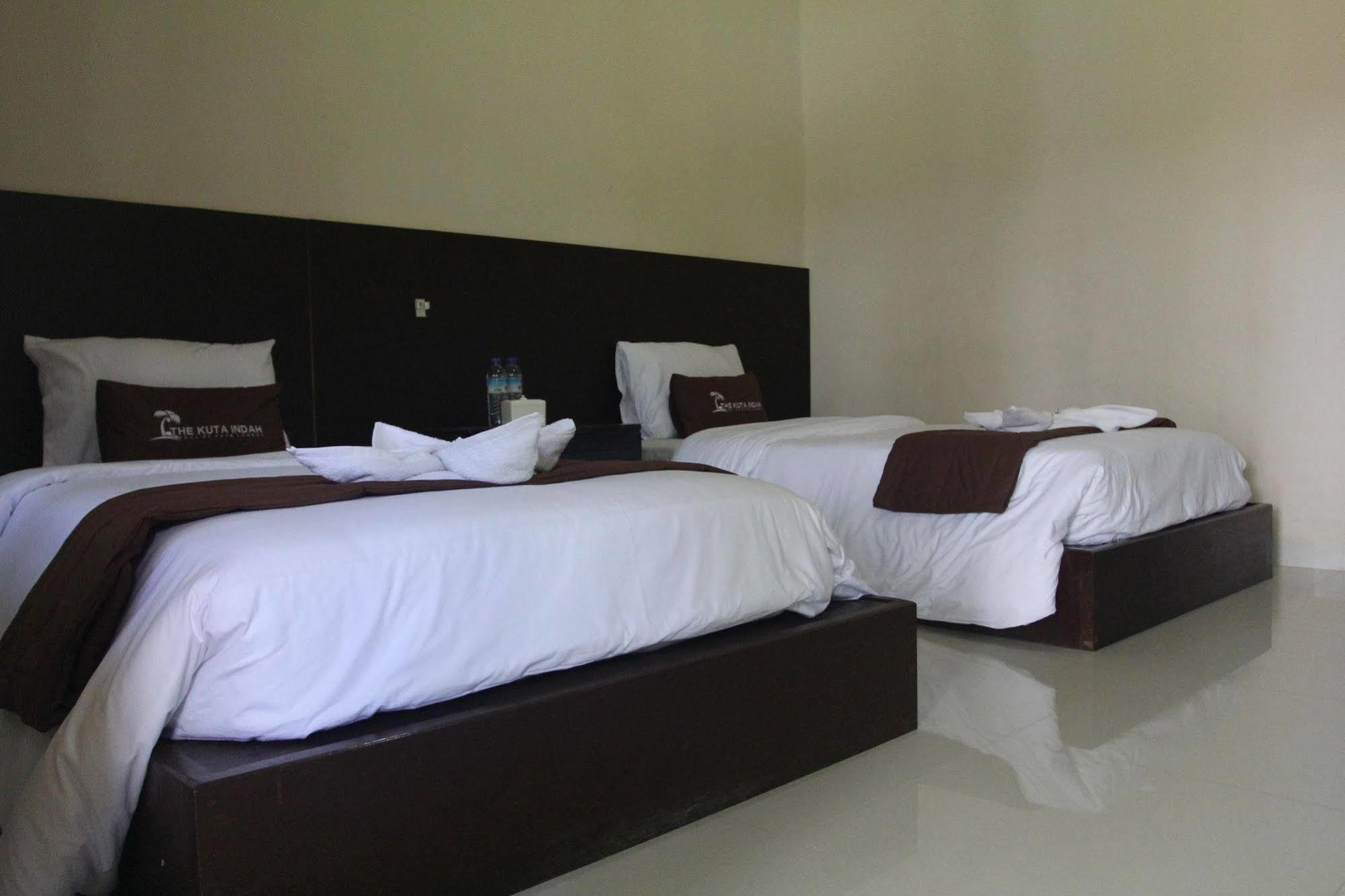 Kuta Indah Hotel Esterno foto