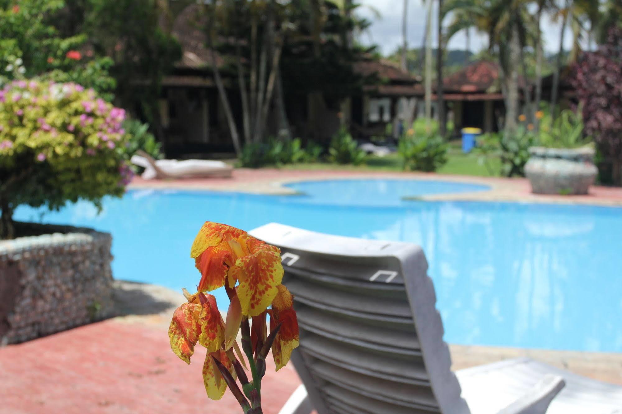Kuta Indah Hotel Esterno foto