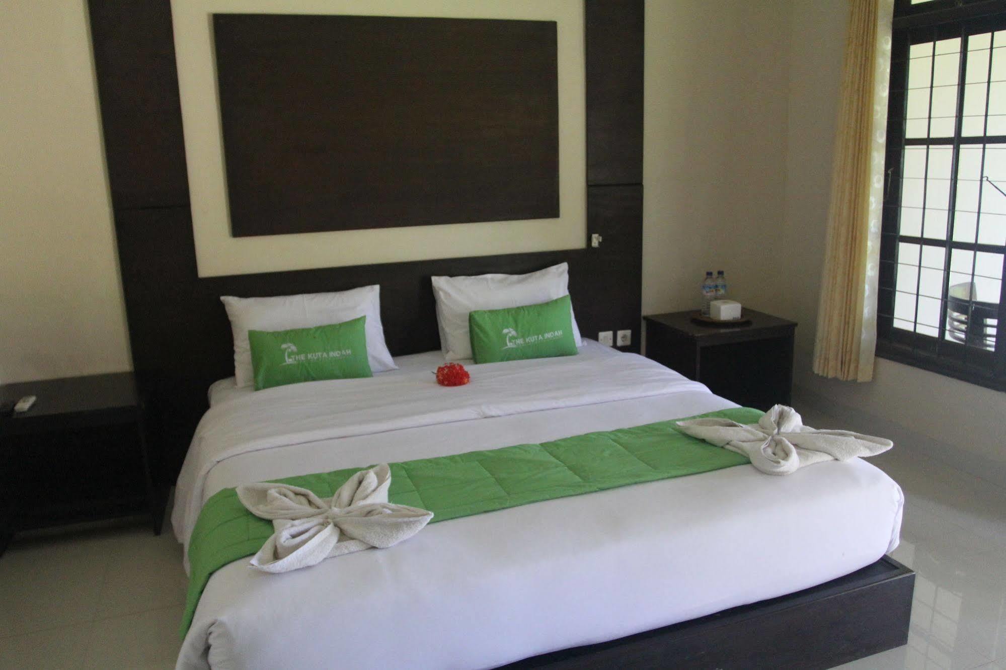 Kuta Indah Hotel Esterno foto