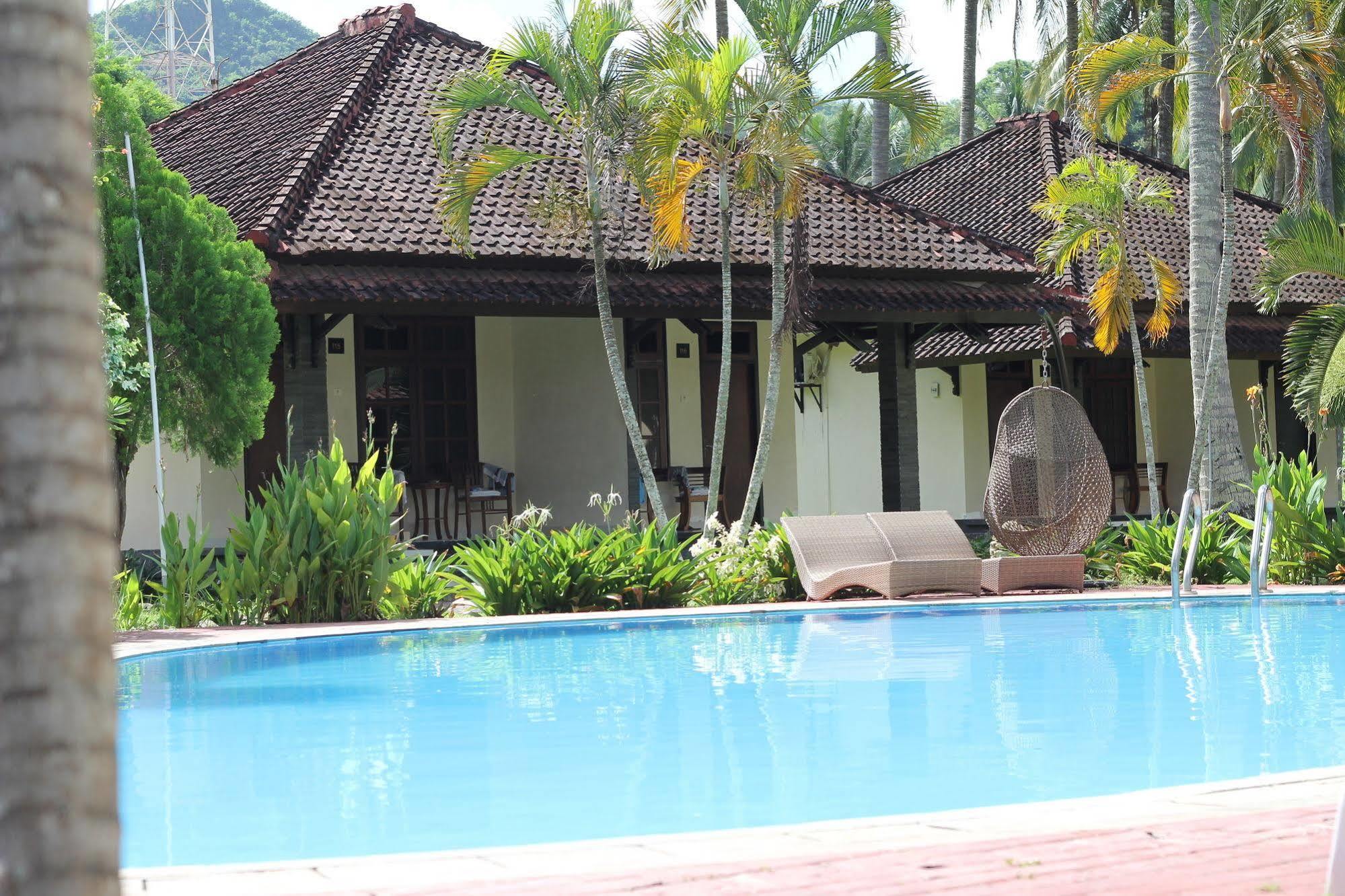Kuta Indah Hotel Esterno foto