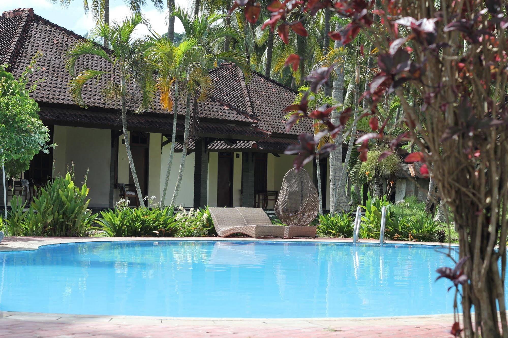 Kuta Indah Hotel Esterno foto