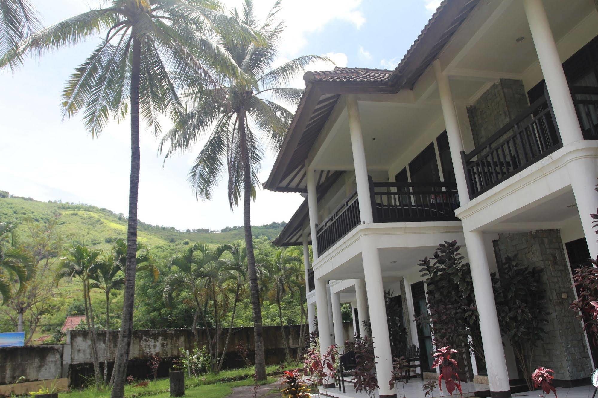 Kuta Indah Hotel Esterno foto