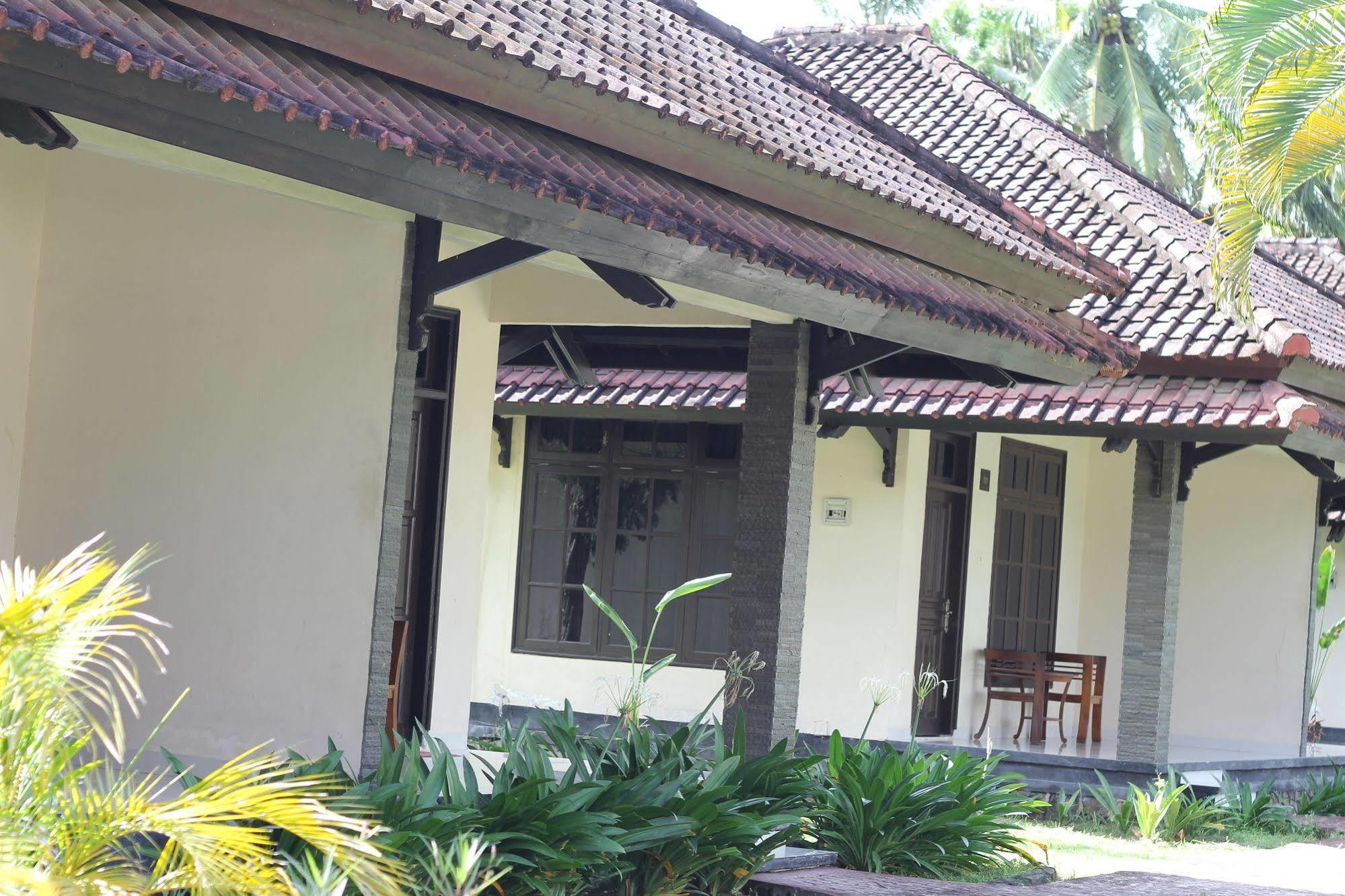 Kuta Indah Hotel Esterno foto