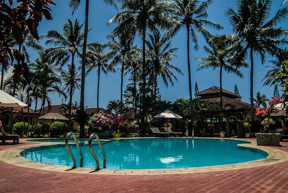 Kuta Indah Hotel Esterno foto