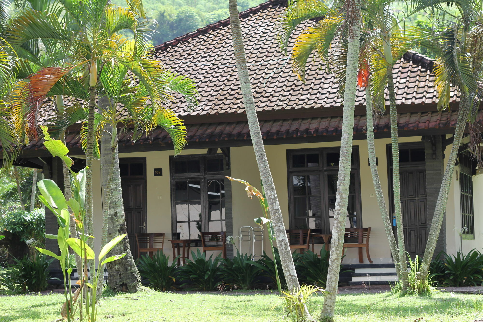 Kuta Indah Hotel Esterno foto